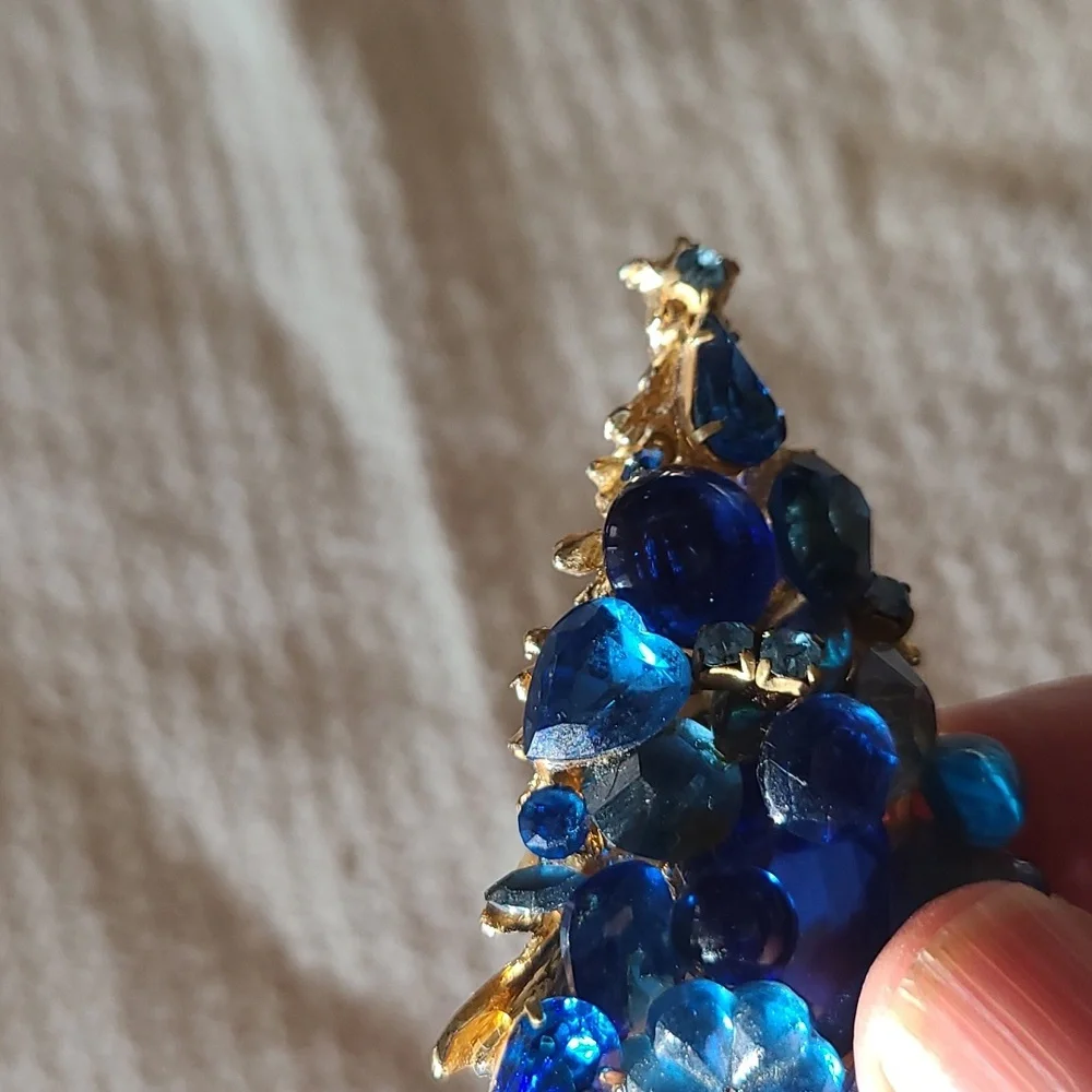 BG Rhinestone Pin - Picture 8 of 8